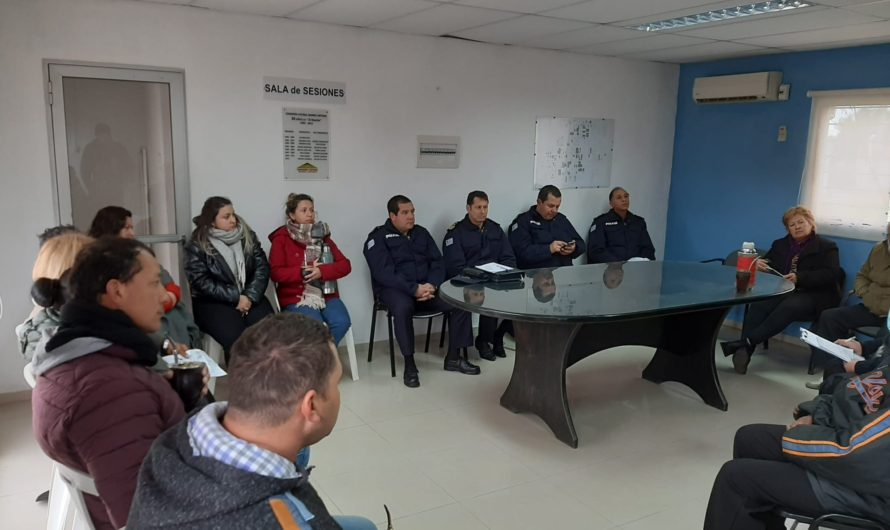 Comando de Policia reunido con vecinos de B°Artigas y zonas aledañas en El Kincho