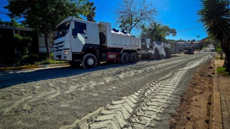 Salto – Se realizan trabajos de cementado en calle Artigas, informó el intendente Lima